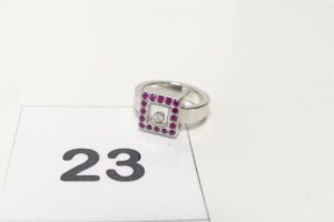 1 Bague Chopard Happy Diamonds en or blanc 750/1000 18k composée d'un motif carré serti d'un diamant mobile entouré de petites pierres rose (Td50)(numérotée 2629422). PB 10,8g