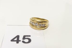 1 Alliance jarretière en or 750/1000 18k ornées de 5 diamants (environ 0,60 carats le tout)(td59). PB 7,2g