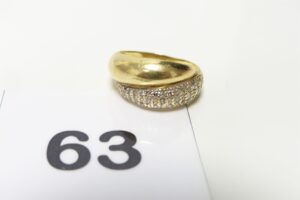 1 Bague en or 750/1000 ornée de petits diamants (1 abimé, td57). PB 5,8g
