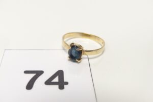 1 Bague en or 585/1000 14k rehaussée d'une pierre bleue usée (td62). PB 2,3g