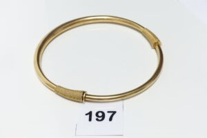 1 Collier ras de cou, creux, fermoir à dévisser en or 750/1000 18k (diamètre 13cm). PB 44,2g