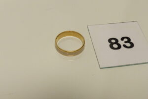 1 Alliance bicolore gravée en or 750/1000 18k (td61). PB 5g