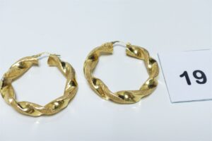 1 Paire de grosses créoles torsadées, or 750/1000 18k (diamètre 5cm, quelques petits chocs). PB 11,8g