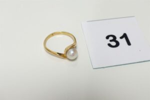 1 Bague en or 750/1000 18k ornée d'une perle (td63). PB 4,6g