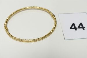 1 Bracelet jonc ouvragé et ouvrant enor 750/1000 18k (diamètre 5,5/6cm). PB 4,1g