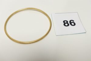 1 Bracelet jonc en or 750/1000 18k (diamètre 6,5cm, à redresser).PB 16,9g
