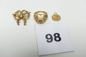 1 Broche abimée ornée de petites perles (manque 1), 1 bague manque pierre centrale (td48) et 1 petite médaille. Le tout en or 750/1000 18k PB 6,8g