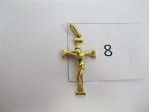 1 Croix en or 18k(750/1000)avec Christ en relief(H5cm).Pb 5,40g.