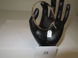 1 1 Bracelet rigide ouvragé or 18k(750/1000)(D6,5cm).PB 14,40g.