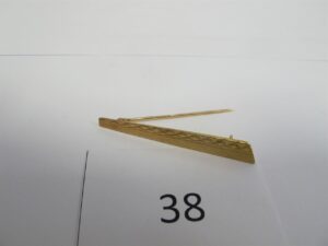 1 Broche en or 18k(750/1000)ciselée. PB 4,23g.