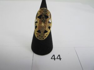 1 Bague or 18k(750/1000)ouvragée(TD53) PB 3,77g.