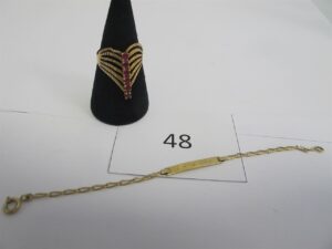 1 Bague or 18k(750/1000)fantaisie pavée de ptes pierres rouges(TD60),1 Bracelet or 18 k (750/1000) goumette gravée "Ornella"(L13cm).PBT 5,92g.