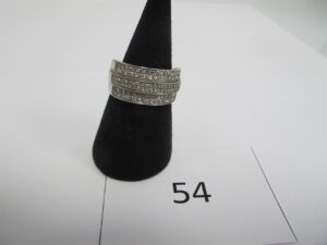 1 Bague or gris 18k(750/1000)pavée de pts dts(TD57).PB 4,66g.