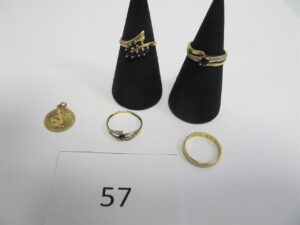 1 Bague or 18k(750/1000)rehaussée de 7 ptes pierres bleues(TD52),1 bague or 18k(750/1000)ornée d'une pierre bleue etpts dts (TD50),1 bague 2 ors 18k(750/1000)ornée d'une pierre bleue(TD51),1 alliance 2 ors 18k(750/1000)(TD51),1 médaille or 18k(750/1000)motif astrologique de la vierge.PBT 8,65g.