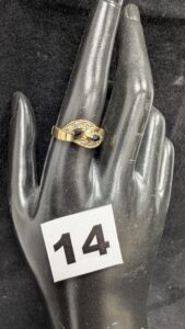 1 Bague ornée de pierres sombres et claires (TD57) en or 750/1000 18k. PB 3,6g