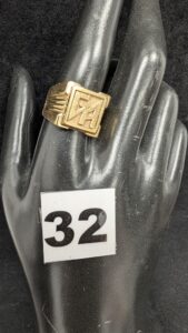 1 Bague chevaliere gravée "GA" (TD59) en or 750/1000 18k. PB 14,6g