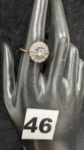 1 Bague à motif rond pavé de pierres (TD54) en or 750/1000 18k. PB 4g