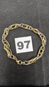 1 Bracelet neuf maille bicolore torsadée(L19,5cm) en or 750/1000 18k. PB 5,9g