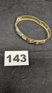 1 Bracelet bicolore cabossé, détérioré, en or 750/1000 18k. PB 7,23g