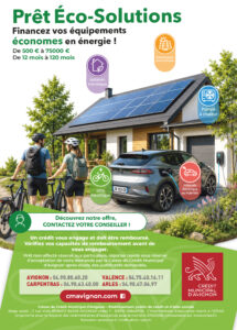 Prêt eco-solutions pour financer: vélo, auto hybridfe electrique, pompe à chaleur. sur l'image il y a une maison avec panneaux photovoltaique ou voiture electrique en charge et un couple avec leur vélo