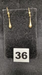 2 Pendants d'oreilles forme gouttes (L3,5cm) en or 750/1000 18k. PB 1,86g .