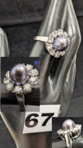 1 Bague en PLATINE, sertie d'une demi- perle de tahiti entourée de diamants (TD51) . PB 7,59g