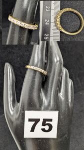 1 Bague demi-jarretière ornée de petits diamants (TD53) monture en or 750/1000 18k. PB 3,1g