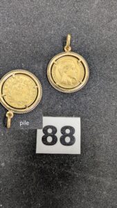1 Pendentif orné d'une pièce de 20fr sertie griffe 900et 750/1000. PB 9,93g