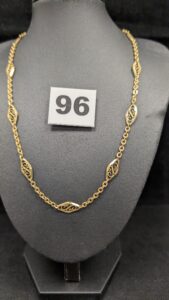 1 Collier maille semi filigranée (L41cm) en or 750/1000 18k. PB 14,8g