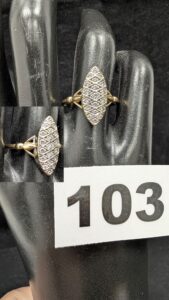 1 Bague type marquise ornée de pierres blanches, monture (TD54) en or 750/1000 18k. PB 3,34g