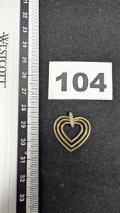 1 Medaille coeur et petites pierres en or 750/1000 18k. PB 1,98g