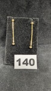 2 Pendants d'oreilles articulés (L4,5cm) ornés de 4 petits diamants, en or 750/1000 18k. PB 4,95g