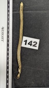 1 Bracelet maille en huit demi bombé (L18cm) en or 750/1000 18k. PB 6,45g