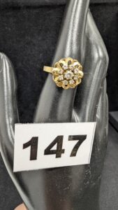 1 Bague ornée de pierres blanches (TD54)or 750/1000 18k. PB 3,36g