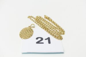 1 pendentif ajouré et 1 chaîne maille forçat (L44cm). Le tout en or 750/1000 18k. PB 4,6g
