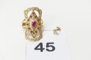 1 bague (Td60) et 1 boucle. le tout en or 750/1000 18k et ornées de pierres. PB 6,8g