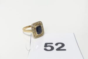 1 bague en or 750/1000 18k ornée d'une pierre bleue et de petits diamants (Td52). PB 4,9g