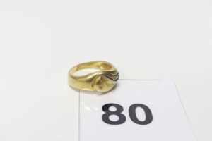 1 bague en or 750/1000 18k ornée de petits diamants (Td53). PB 3,8g