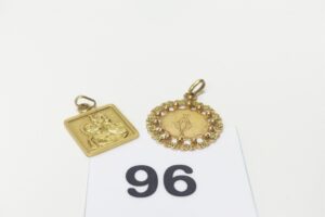 2 Médailles en or 750/1000 18k (1 des Saints Patrons et 1 de la Vierge dont l'attache en soudure bas titre). PB 4,4g
