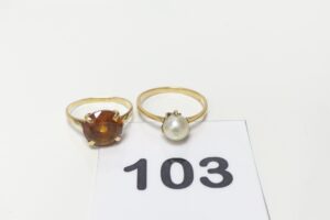2 Bagues en or 750/1000 18k (1 rehaussée d'une perle td61)(1 ornée d'une pierre ambrée td55). PB 5,7g