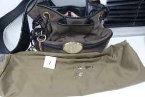 1 LANCEL sac bourse en cuir et toile modèle Brigitte Bardo, interieur en tissu vichy.