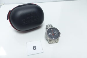 1 TISSOT montre bracelet en acier mouvement automatique chronographe N°T055427A , cadran noir. PB 194,8g