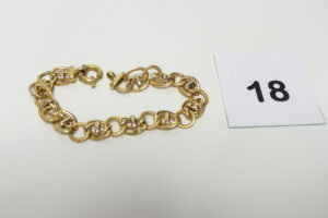 1 Bracelet maille tréssée en or 750/1000 (un peu cabossé, Longueur 18cm). PB 8,4g