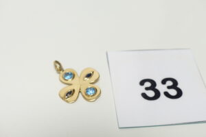 1 Pendentif trèfle en or 750/1000 ornée de 4 petites pierres. PB 2,7g
