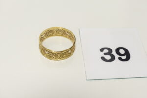 1 Alliance à motifs filigranés en or 750/1000 (Td64). PB 3,6g