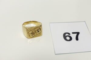 1 Chevalière en or 750/1000 (18K) initiales "EB" gravées (monture tordue). PB 15,2g