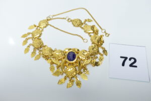 1 Collier draperie en or 875/1000 (21K) orné d'une pierre violette (Longueur 40cm). PB 22,9g