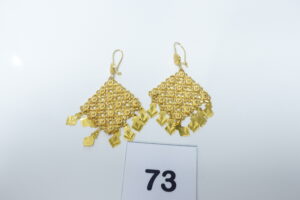 2 Pendants en or 875/1000 (21K) à motif floral et pampilles. PB 7,4g
