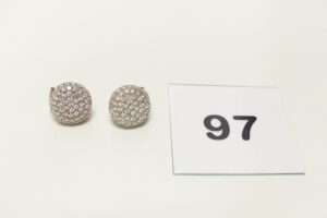 2 Boucles en or 750/1000 (18K) ornées d'un pavage de pierres (systèmes à clips). PB 9,2g