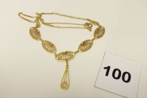 1 Collier draperie à motifs filigranés en or 750/1000 (18K, Longueur 50cm). PB 16,2g